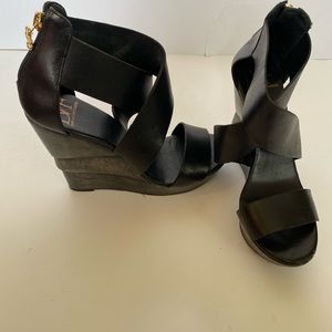 Diane von fusternberg size 7 wedge made in Brazil leather shoe..